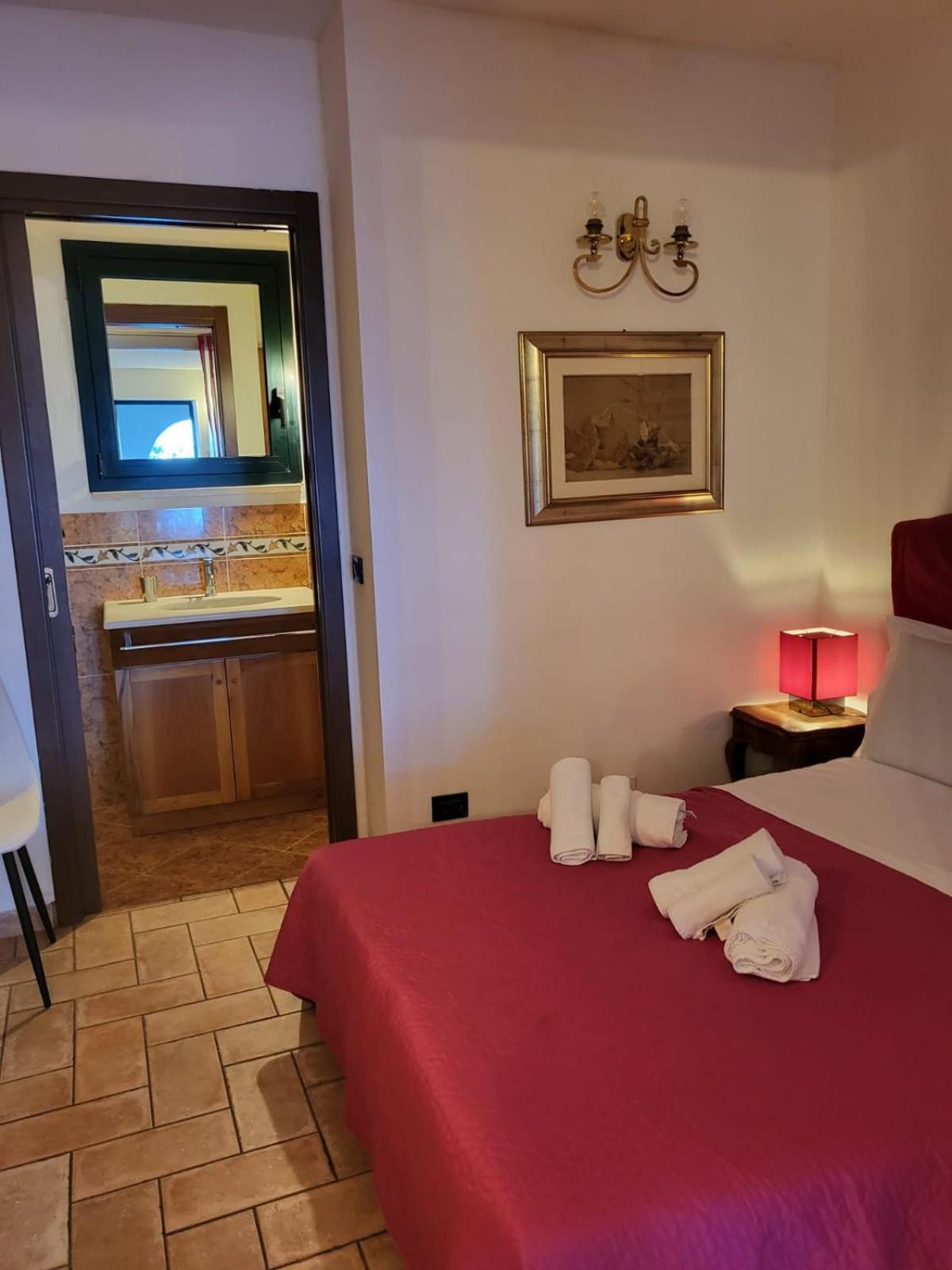 Wonderful Lake View Apartments With Pool With Breakfast Gardasee Torri Del Benaco Exterior foto
