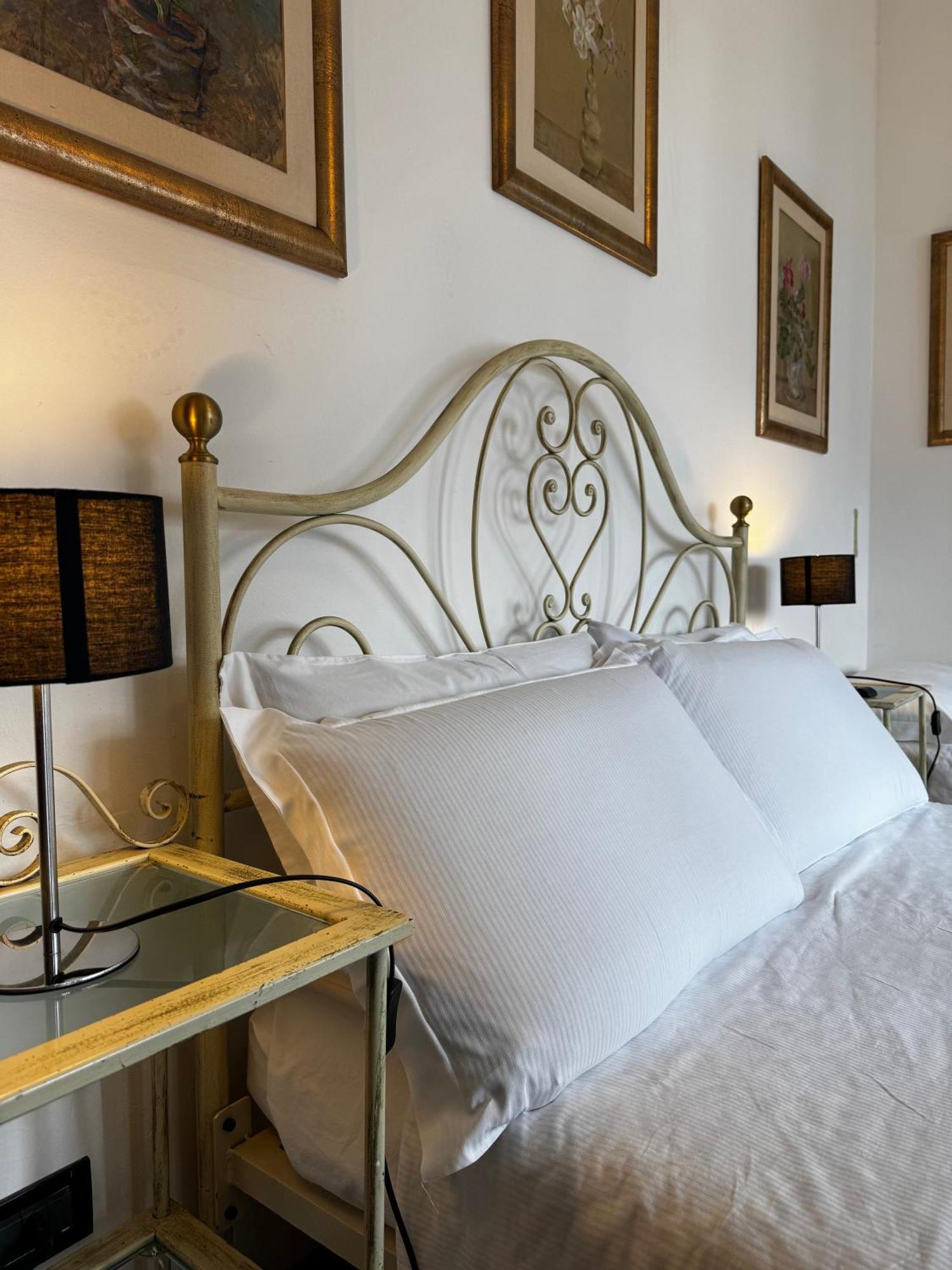 Wonderful Lake View Apartments With Pool With Breakfast Gardasee Torri Del Benaco Exterior foto