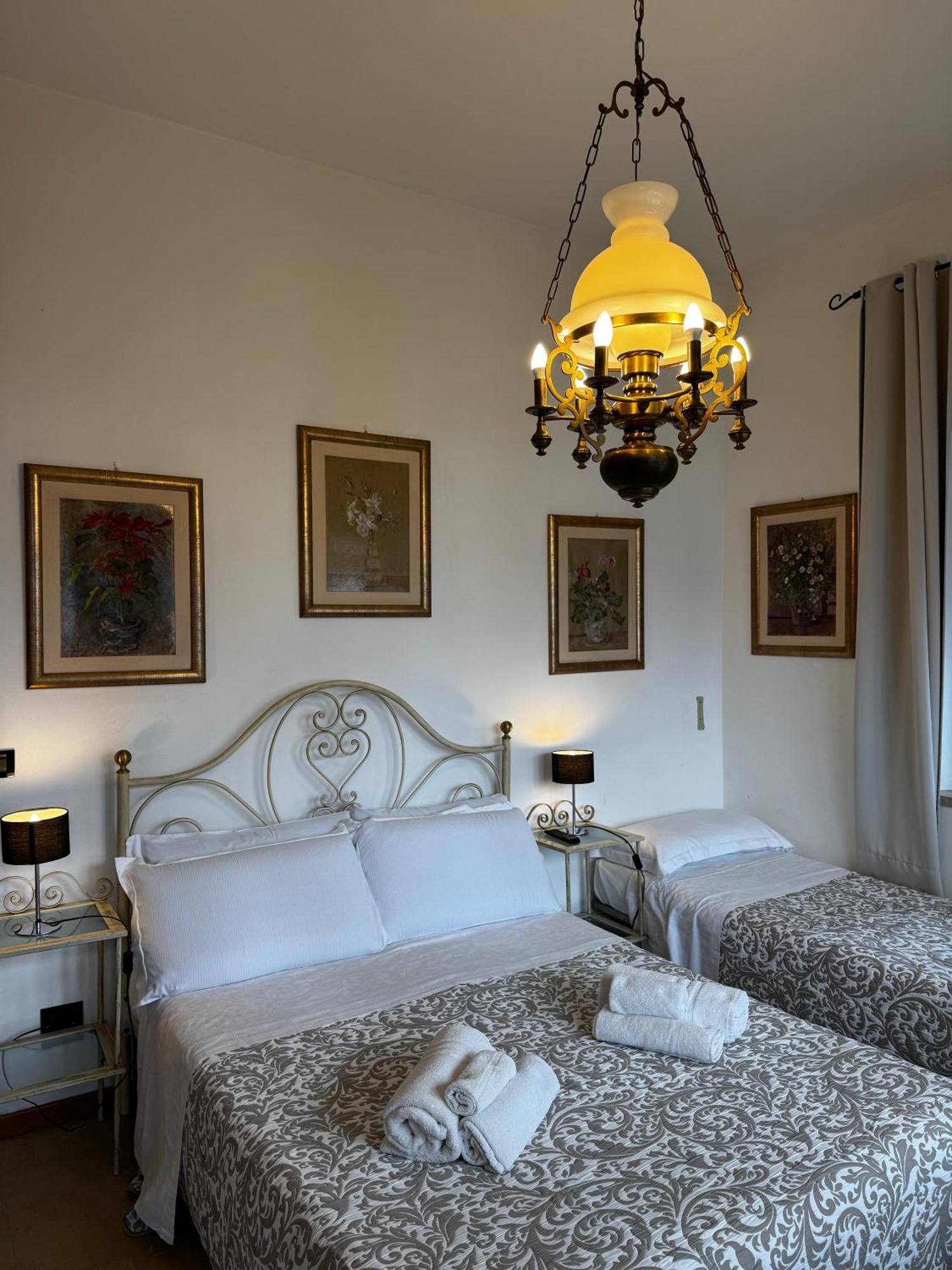 Wonderful Lake View Apartments With Pool With Breakfast Gardasee Torri Del Benaco Exterior foto