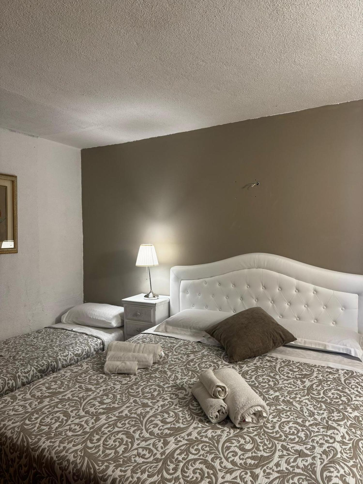Wonderful Lake View Apartments With Pool With Breakfast Gardasee Torri Del Benaco Exterior foto