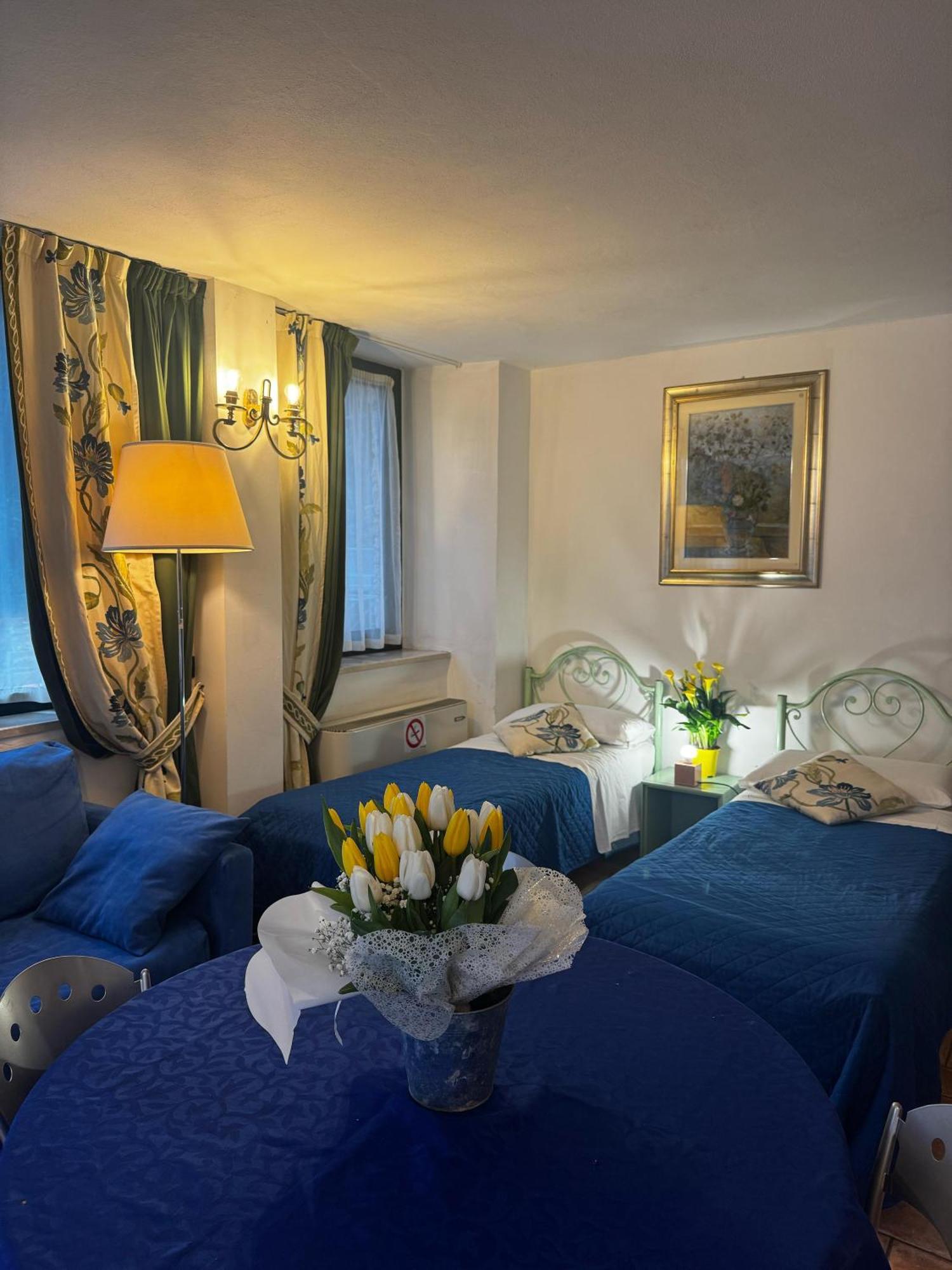 Wonderful Lake View Apartments With Pool With Breakfast Gardasee Torri Del Benaco Exterior foto