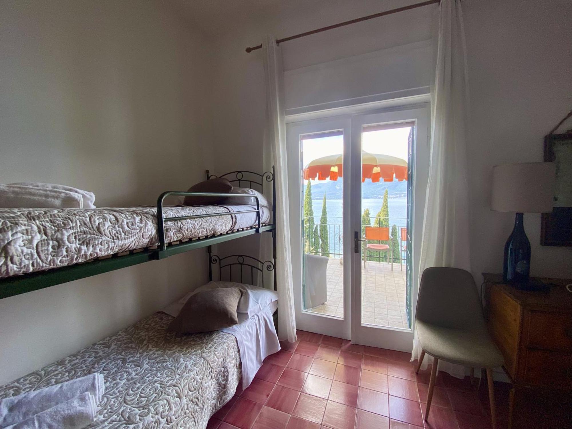 Wonderful Lake View Apartments With Pool With Breakfast Gardasee Torri Del Benaco Exterior foto