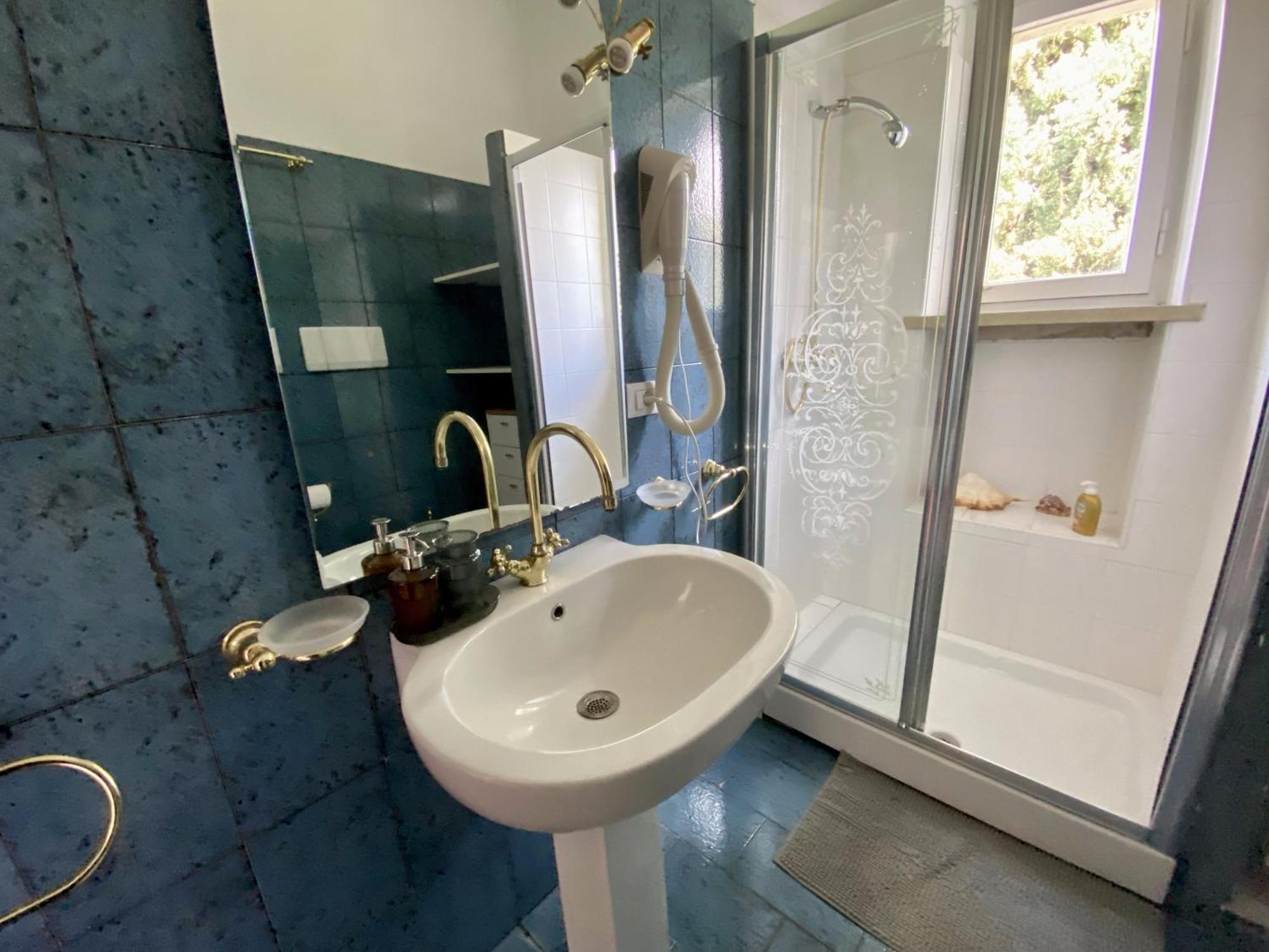 Wonderful Lake View Apartments With Pool With Breakfast Gardasee Torri Del Benaco Exterior foto