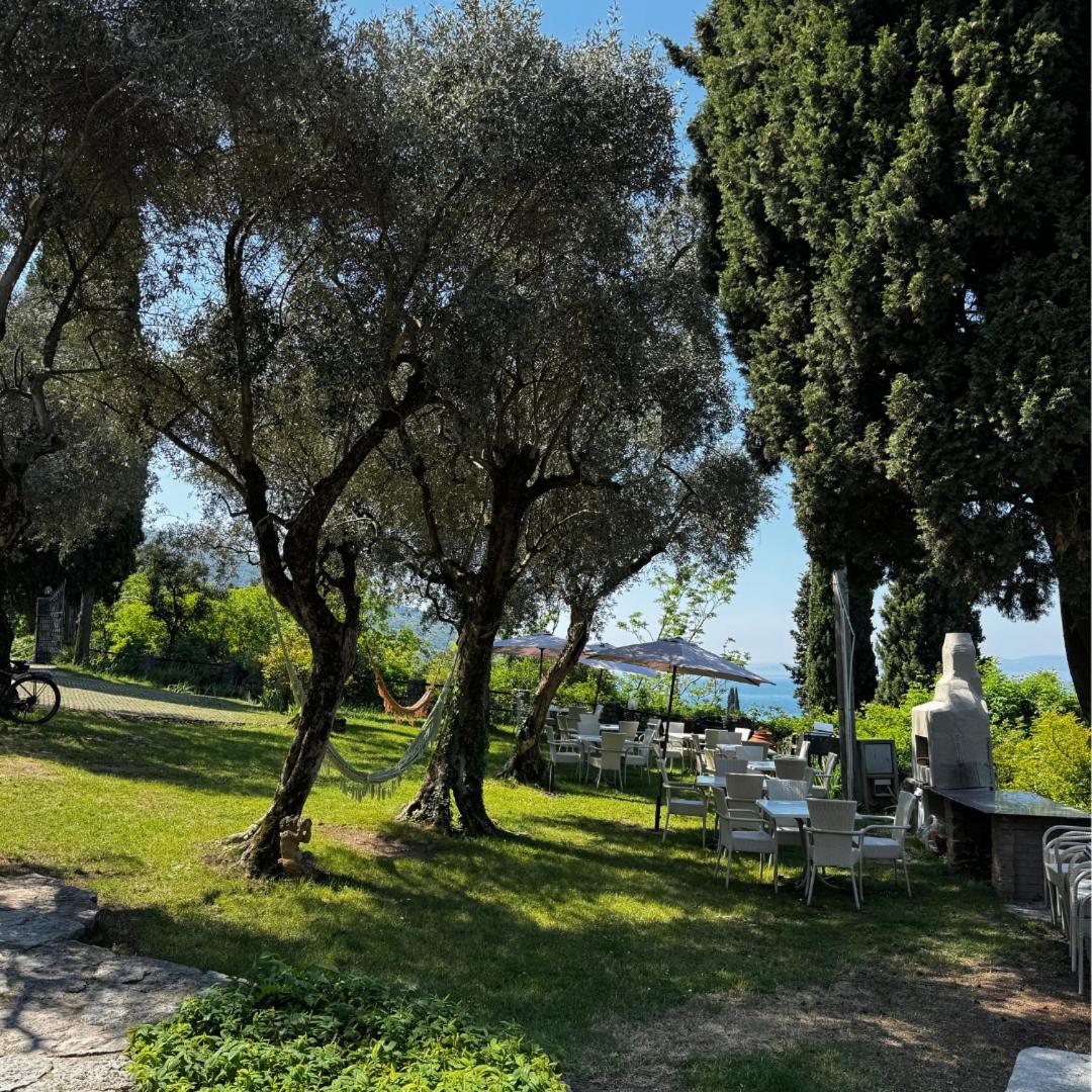 Wonderful Lake View Apartments With Pool With Breakfast Gardasee Torri Del Benaco Exterior foto